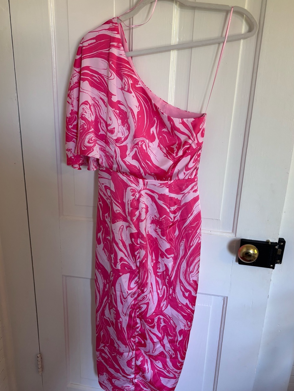 DO+BE One-Shoulder Swirl Print Midi Dress in Hot Pink and White